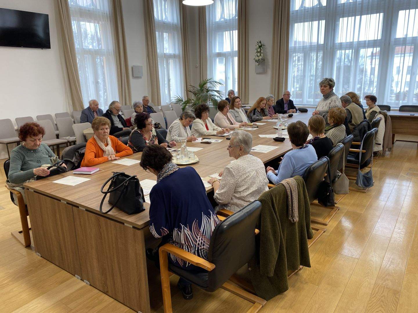 Biztonság és segítség a 65 éven felülieknek