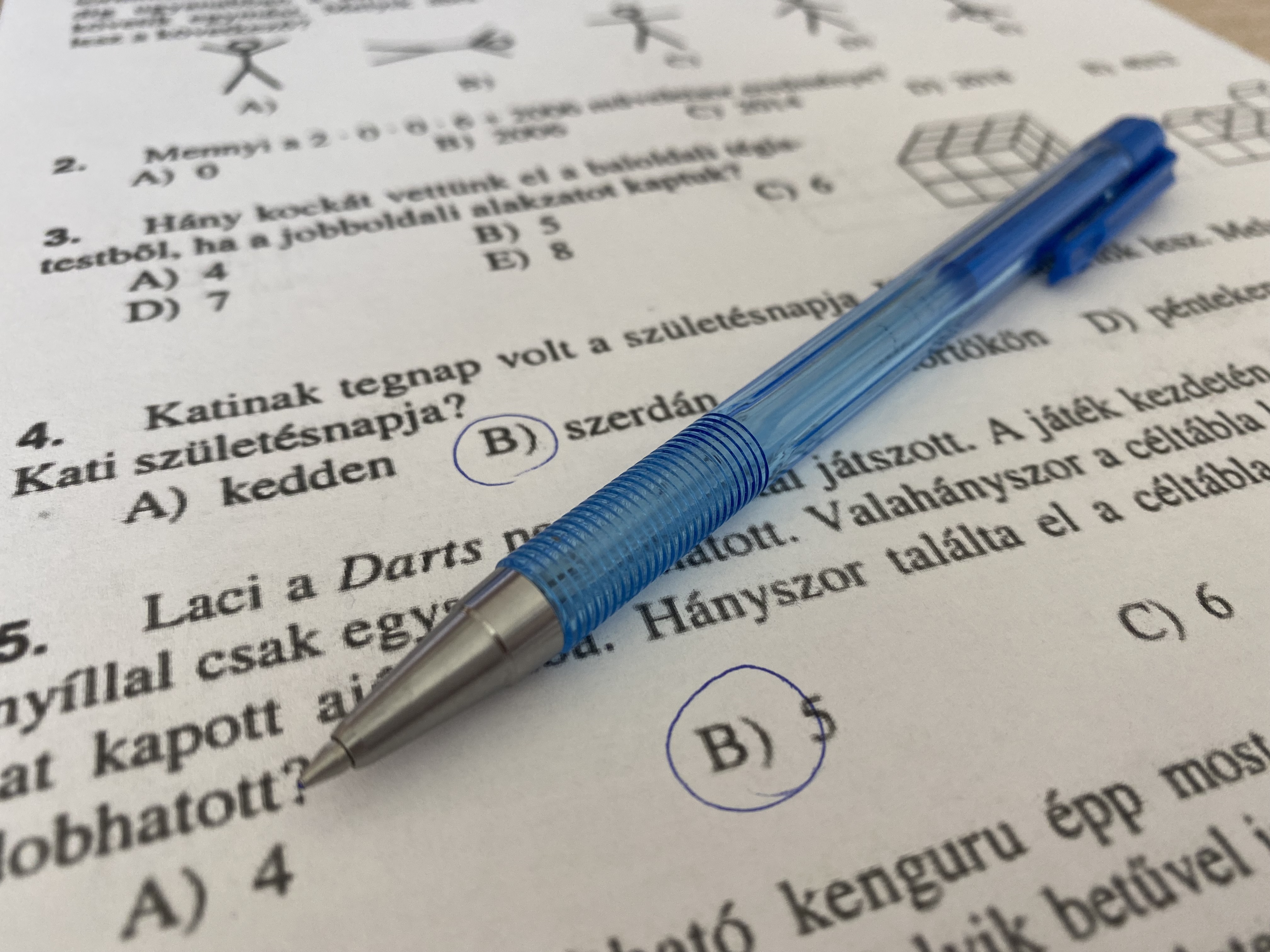 Húsz szekszárdi válaszolhat értékes ajándékutalványokért