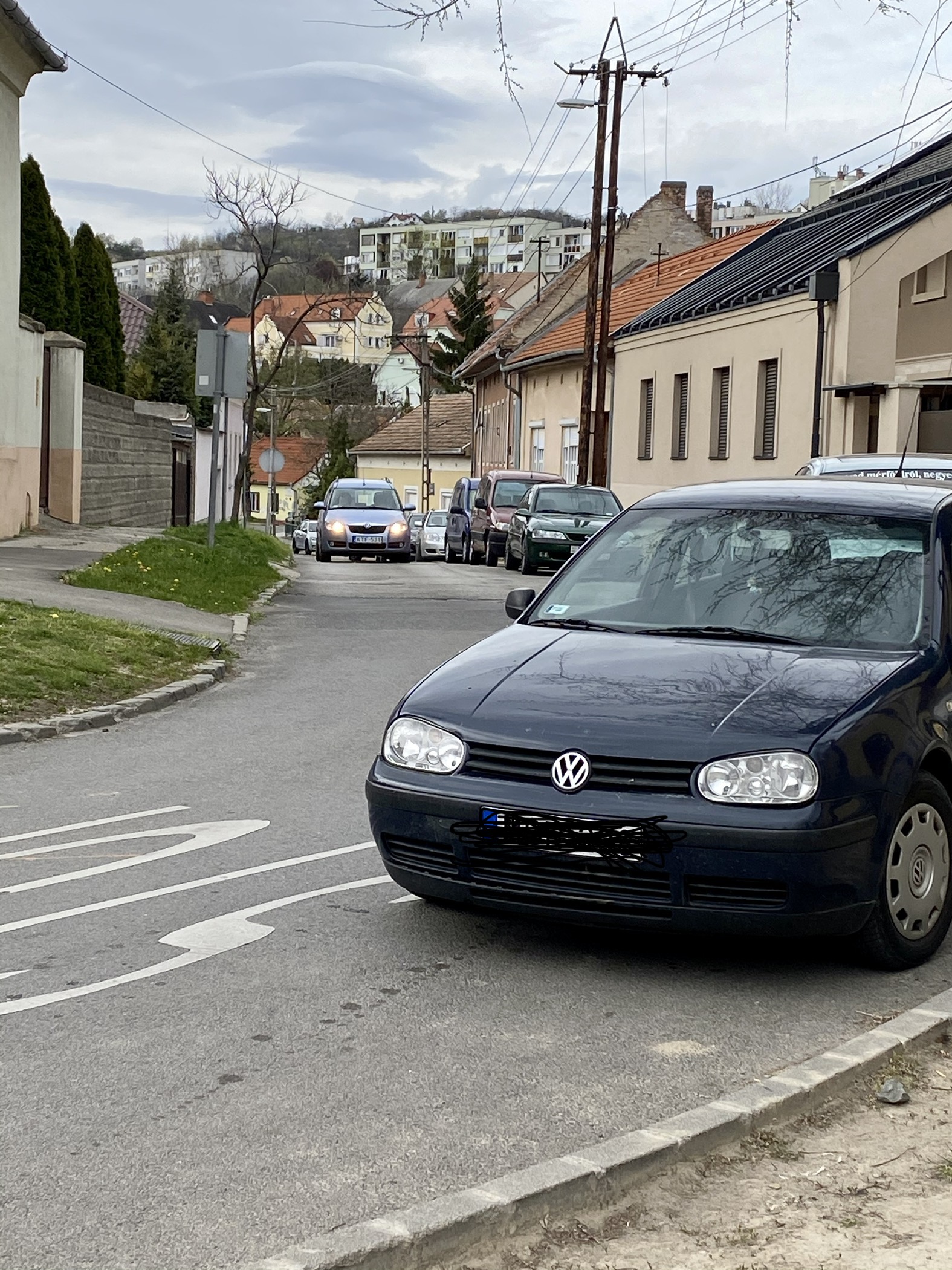 Keddtől a Babits Mihály utca mindkét oldalán megállni tilos!