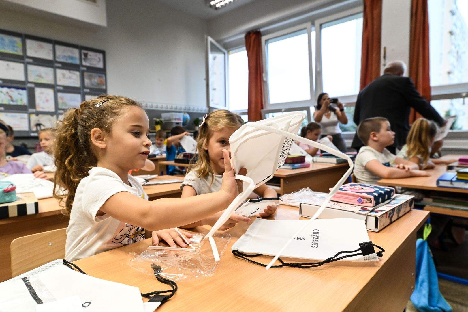 Idén is ajándékcsomagot kaptak az elsősök