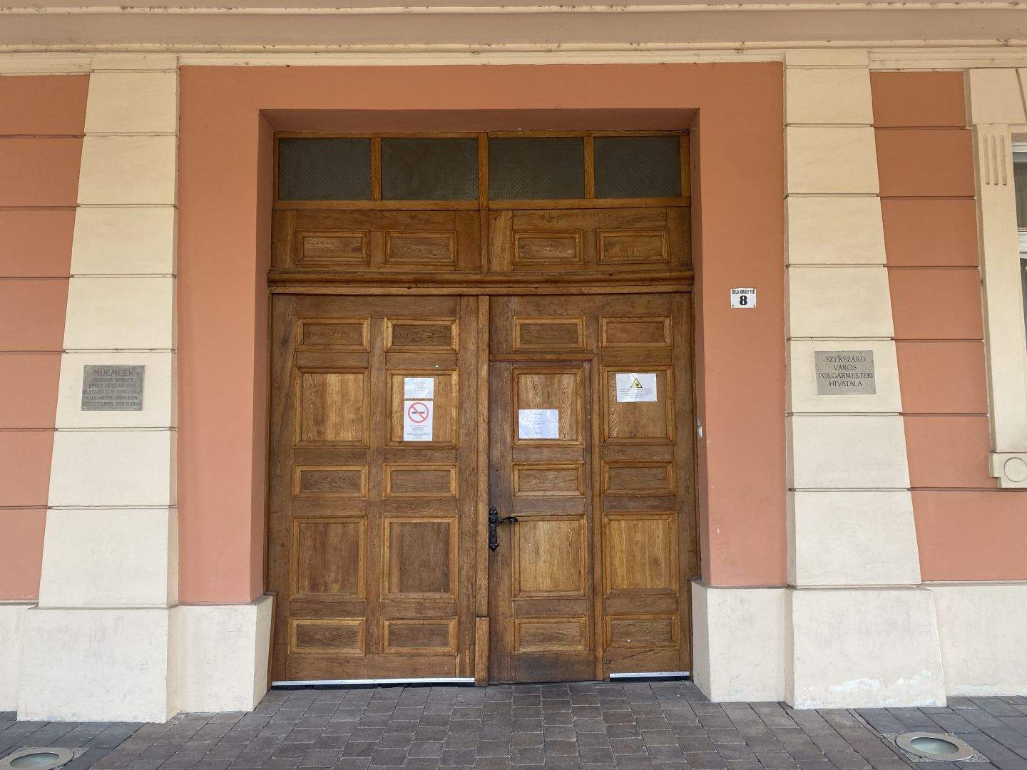 Zárva tart a hivatal