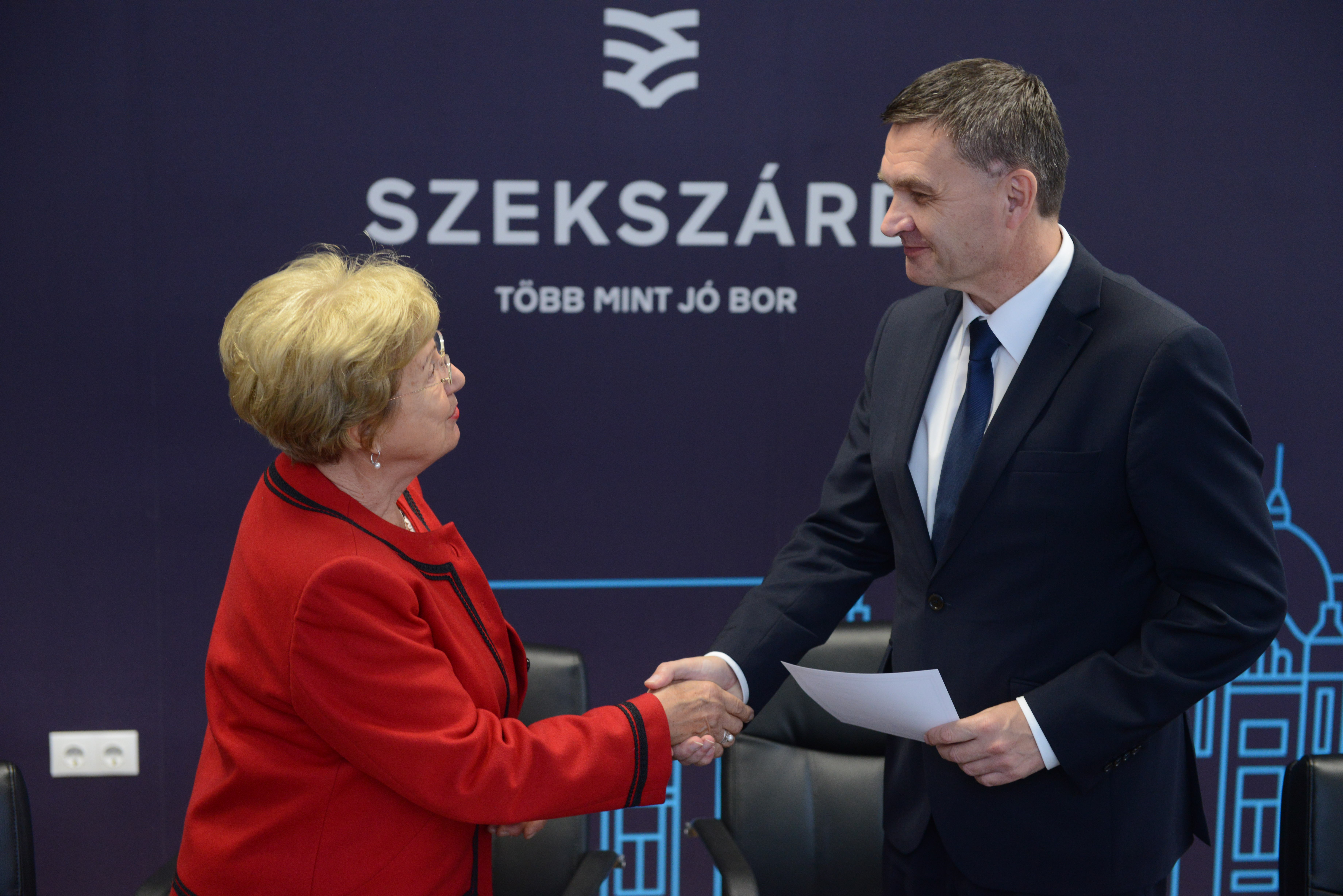 Átvette megbízólevelét Ács Rezső polgármester