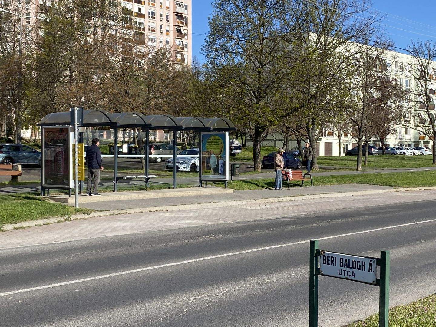 Buszmegálló felújítás