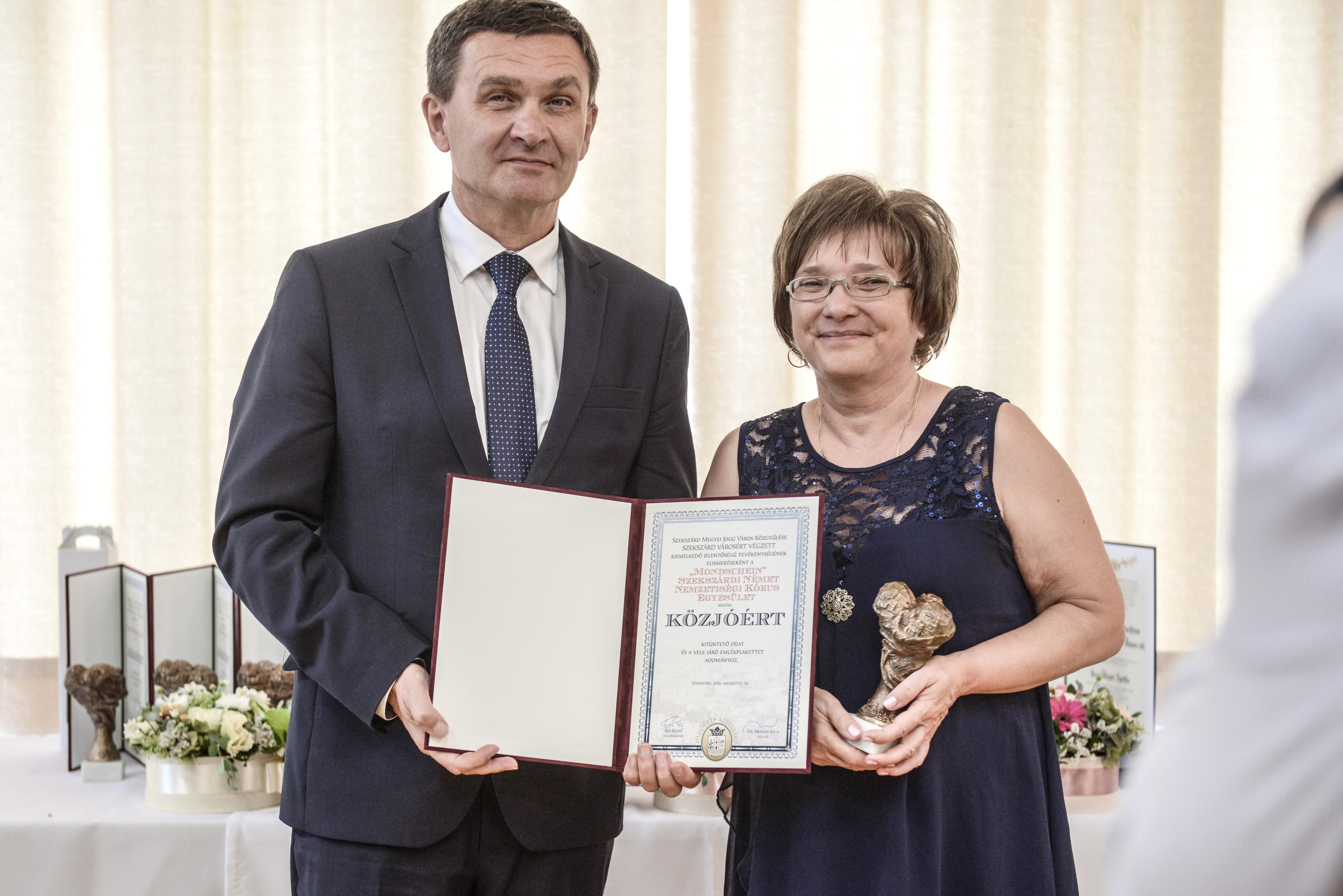 Mondschein Szekszardi Nemet Nemzetisegi Korus (Mikola Peterne).jpg
