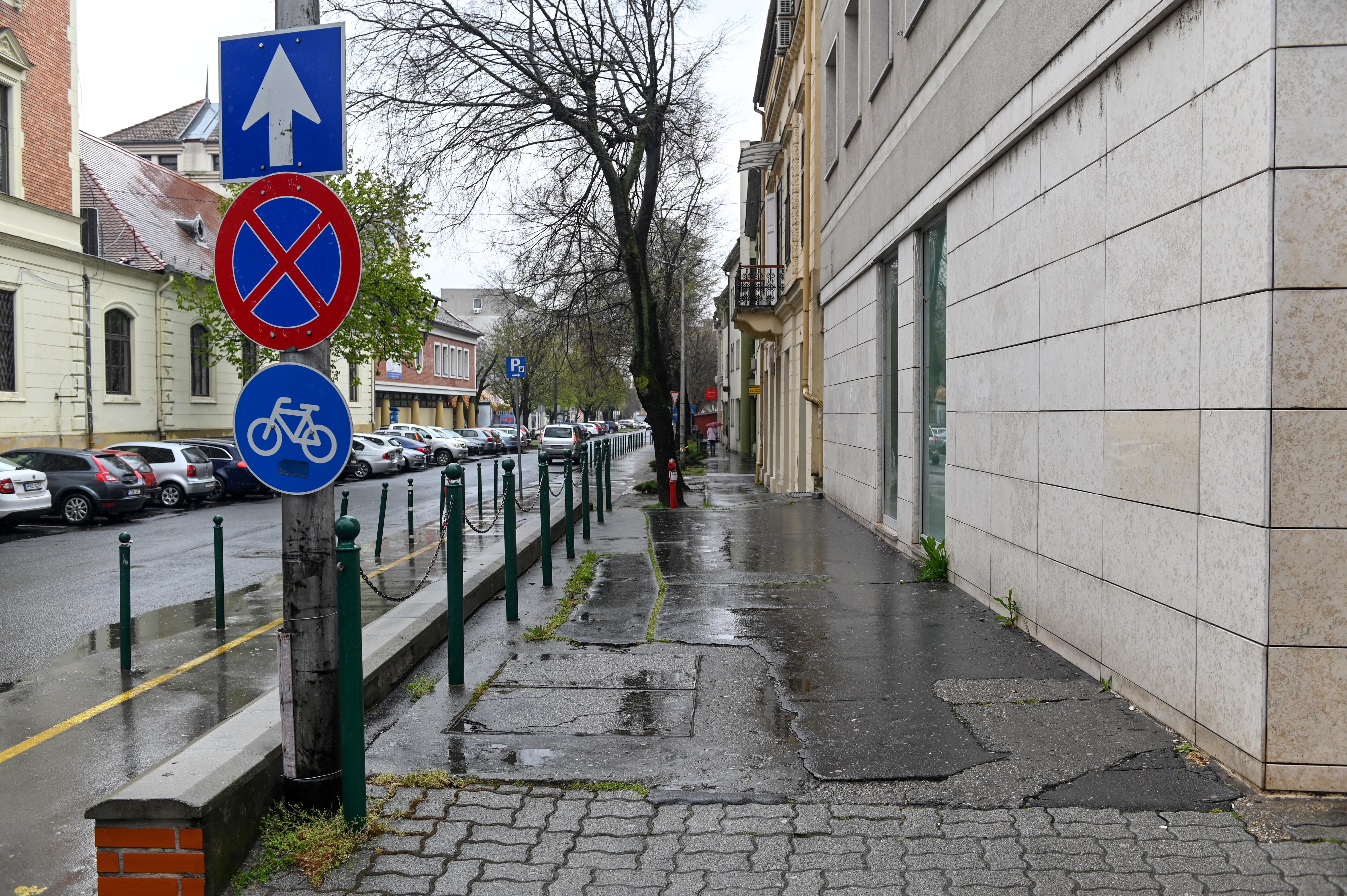 Forgalomkorlátozás a Szent István tér Arany János utca csatlakozásánál!